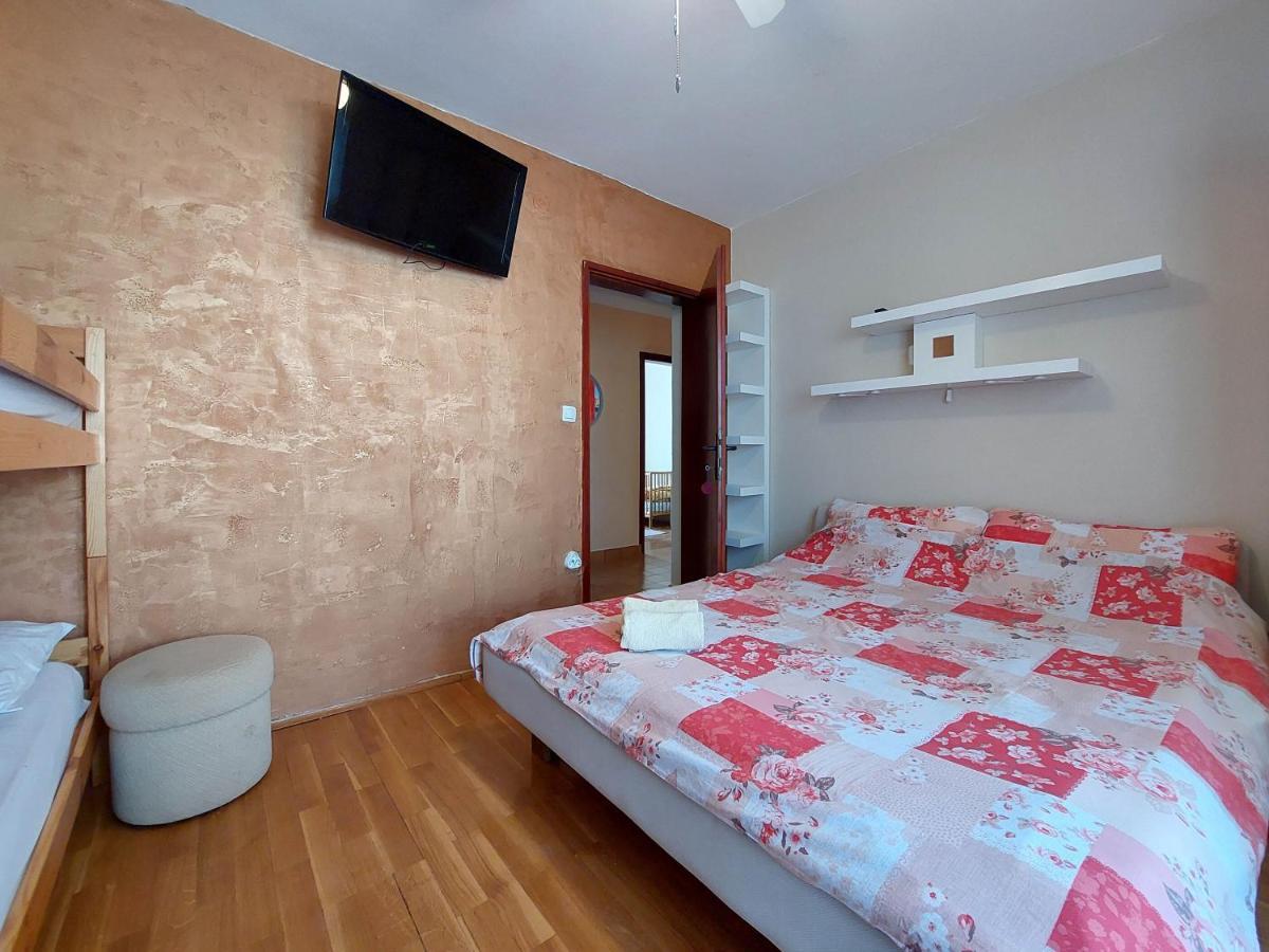 Apartment And Room Marica Пунат Экстерьер фото