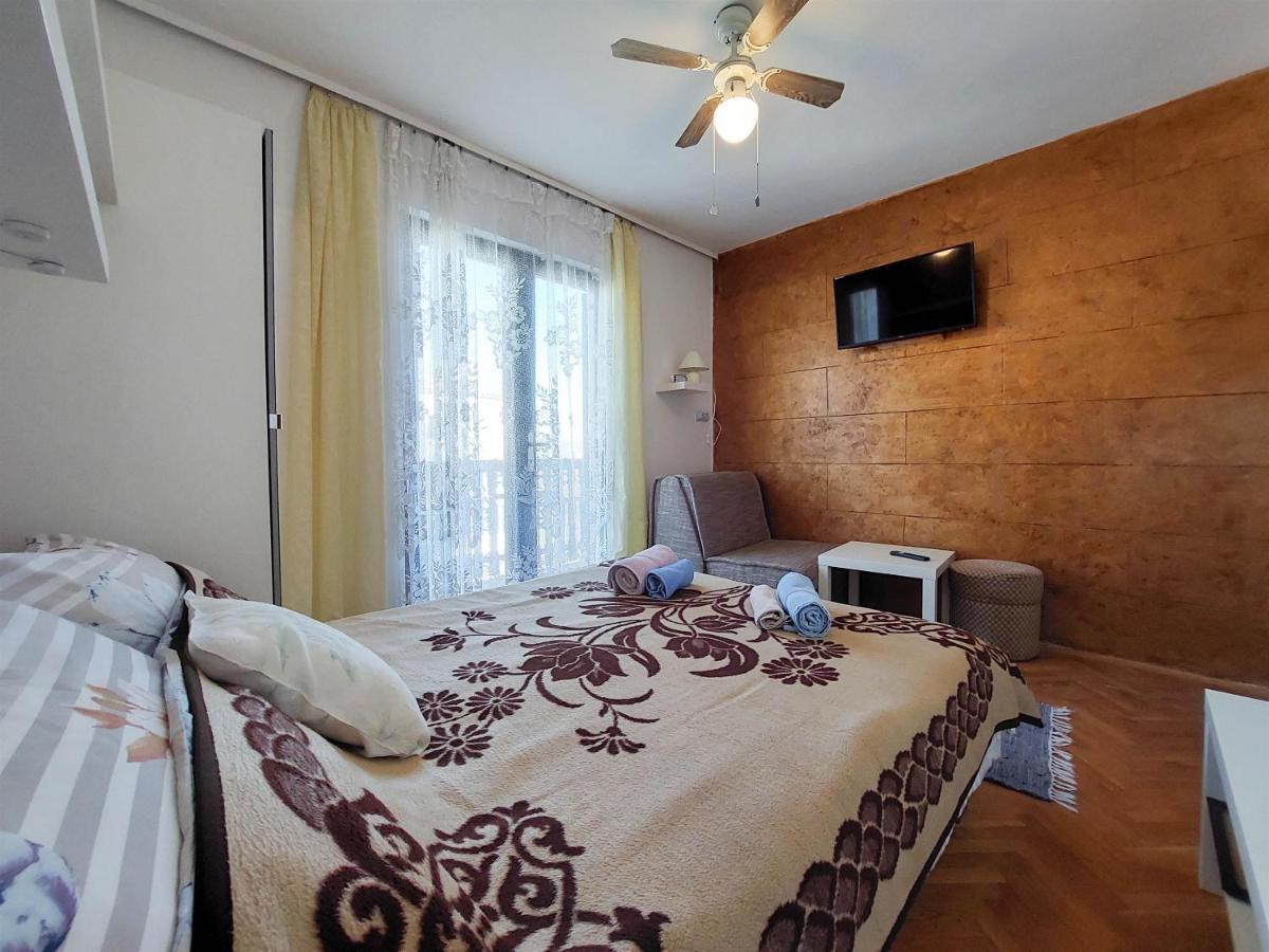 Apartment And Room Marica Пунат Экстерьер фото